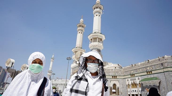 Suudi Arabistan’da koronavirüs hastalarına zemzem suyu dağıtılıyor