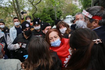 Taksim'e çıkmak isteyen DİSK yöneticilerine gözaltı!