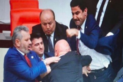 CHP'li Engin Özkoç'a yumruk atan AKP'li vekilin eli 3 yerinden kırıldı