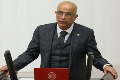 CHP'nin Milletvekilliği düşürülen ve tutuklanan vekili Enis Berberoğlu korona tedbirleri nedeniyle 31 Temmuz'a kadar cezasını evinde çekecek