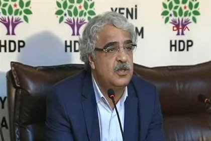 HDP'den 'demokrasi yürüyüşü'ne ilişkin açıklama: Şehirler arası yollarda, yaya yürümek gibi bir metodumuz yoktur