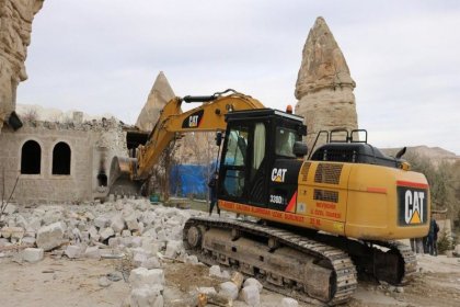 Kapadokya’da belediye başkanının oğlunun iş yeri yıkıldı