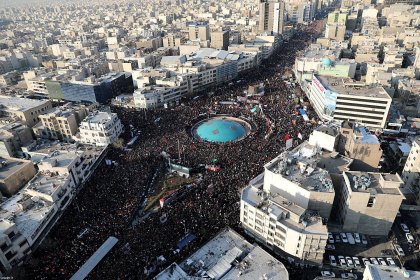 Kasım Süleymani'nin Tahran'da düzenlenen cenaze törenine yüz binlerce kişi katıldı