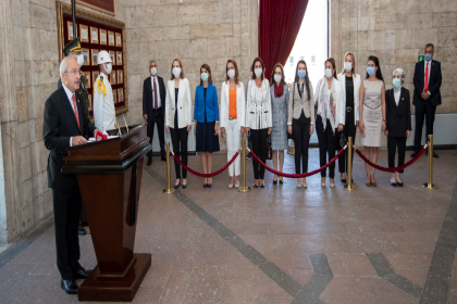 Kılıçdaroğlu Anıtkabir özel defterine yazdı: Egemenlik, hiçbir surette hiçbir kişiye veya zümreye bırakılmayacak, milletin olacaktır