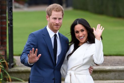 Prens Harry ve eşi Meghan Markle kraliyet ailesindeki üst düzey görevlerinden çekildi