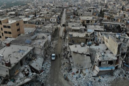 'Suriye ordusu, İdlib'in en büyük ilçesi Maarat el Numan'ı ele geçirdi'