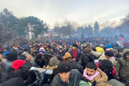 Yunanistan’dan mültecilere gazlı müdahale