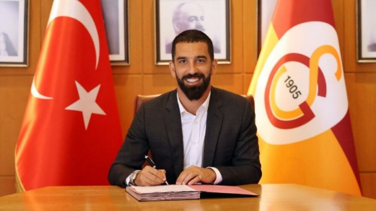 Arda Turan 1 yıl daha Galatasaray'da