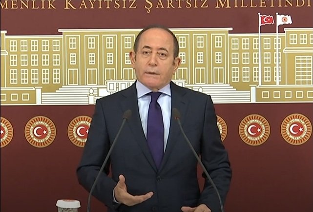 CHP'li Hamzaçebi: '21. yüzyıl Türkiye'sinde, Esenyurt'ta, arsa sahibi, kötü niyetli müteahhit ve dönemin belediye başkanı üçgeninde en büyük soygun, en büyük dolandırıcılık meydana gelmiştir'