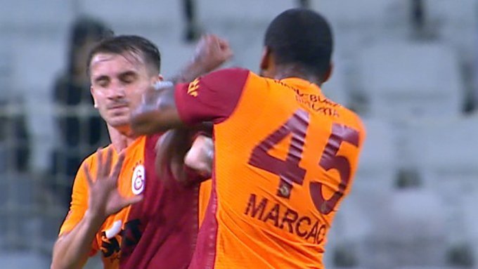 Galatasaray'da büyük skandal; Marcao, takım arkadaşı Kerem Aktürkoğlu'na önce kafa ardından yumruk attı