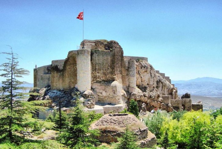 Harput Kalesi’nde Urartuların açık hava tapınak alanı bulundu