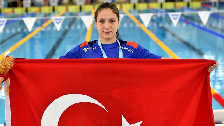 Milli yüzücü Merve Tuncel'den Avrupa rekoru