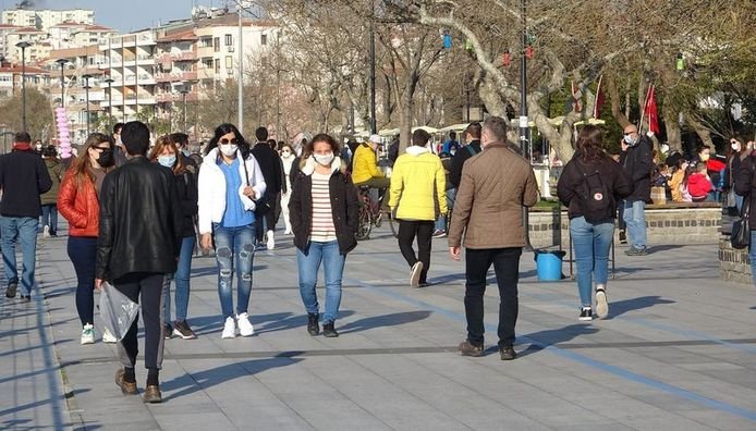 'Vaka artışı devam ettiği sürece hastanelerde ve yoğun bakımlarda yer bulamayacağız, tam kapanmayı gündeme almak gerekiyor'