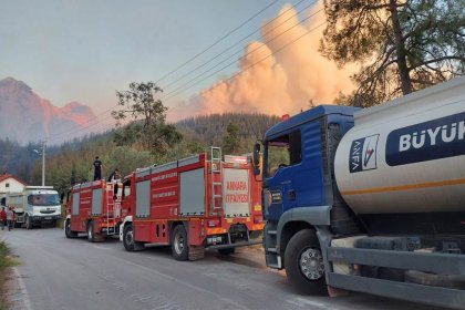 Ankara Büyükşehir Belediyesi'nden yangın bölgelerine araç ve gıda yardımı