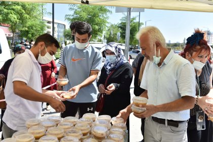 Ankara Büyükşehir'den vatandaşlara aşure ikramı