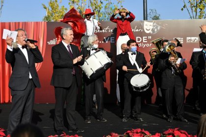 Ankara'da tiyatrolar perdelerini açtı