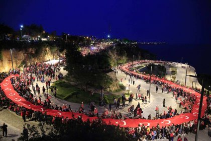 Antalya Büyükşehir Belediyesi 30 Ağustos’ta Edis konseri ve fener alayı düzenliyor