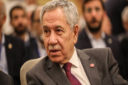 Bülent Arınç: Son yıllarda kendilerini tarikat mensubu gibi gösteren soytarılar türedi