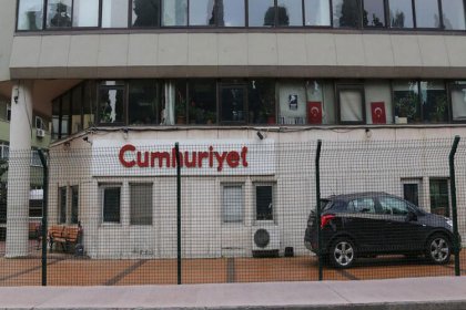 Cumhuriyet gazetesi, Soylu'nun açıklamalarına Can Dündar'ı suçlayarak yanıt verdi, tepki gösteren 2 yazar yazılarını sonlandırdı