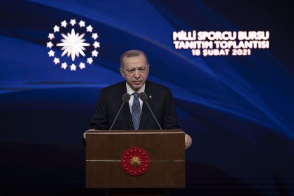 Erdoğan: Bu ülke eğitimli, nitelikli, milli ve manevi değerli gençlerin omuzlarında yükselecek