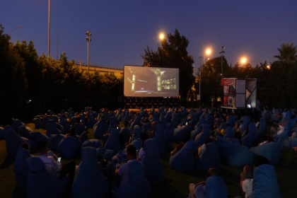 İzmir Büyükşehir Belediyesi'nin açık havada sinema keyfi devam ediyor