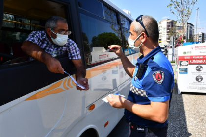 İzmir zabıtasından öğrenci servislerine sıkı denetim