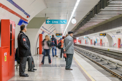 İzmir’de metro istasyonlarında ücretsiz internet dönemi başladı