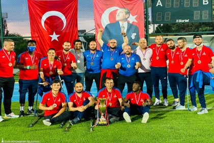 İzmirli sporculardan bir kupa daha