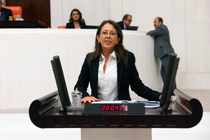 HDP'li Oya Ersoy: Bakanlık, çiftçiyi korumak yerine çiftçinin elinde kalan mahsulleri törenle dağıtmanın dışında bir iş yapmıyor