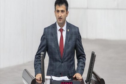 Özgür Özel'in istifa eleştirisine Mehmet Ali Çelebi'den yanıt; Sayın Özgür Özel, açıkça soruyorum Menemen'i kim sattı?