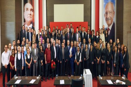 Kılıçdaroğlu, CHP Genel Merkezinde parti personeli ile vedalaştı