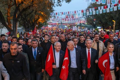 Kılıçdaroğlu, Cumhuriyet'in Kuruluşunun 100. Yılında I. Türkiye Büyük Millet Meclisi önünden başlayan Cumhuriyet Yürüyüşü’ne katıldı