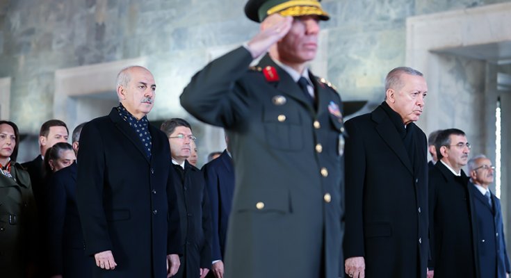 10 Kasın Atatürk'ü anma programı Anıtkabir'de saat 08.45'te devlet erkanının Aslanlı Yol'dan yürüyüşüyle başladı