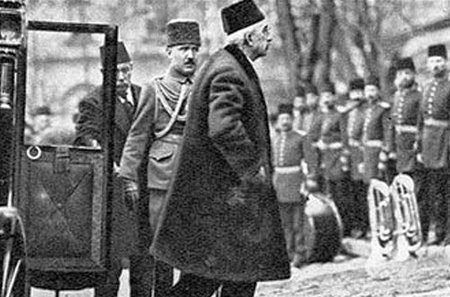 102 yıl önce 1 Kasım 1922'de saltanat kaldırıldı ve Osmanlı İmparatorluğu resmen sona erdi