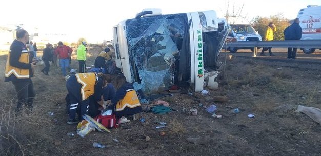 Aksaray'da yolcu otobüsü kaza yaptı; çok sayıda ölü ve yaralı var!