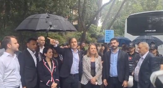 CHP heyeti Boğaziçi Üniversitesi’ne alınmadı: Bu hukuksuzluk son bulana kadar buradayız, hiçbir yere gitmiyoruz!