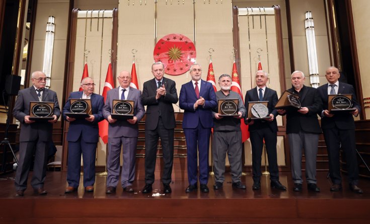 Erdoğan; Emeklilerimizi desteklemeyi, onlarla birlikte yol yürümeyi sürdüreceğiz!