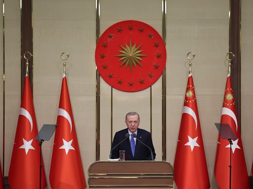 Erdoğan; Temennimiz, yeni yönetimin Suriye halkının tüm kesimlerini kucaklayan bir anlayışla yoluna devam etmesidir!