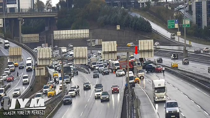 İstanbul, Bağcılar TEM Otoyolu'nda 6 aracın karıştığı zincirleme kazada 2 kişi hayatını kaybetti; 1'i ağır 5 kişi yaralandı