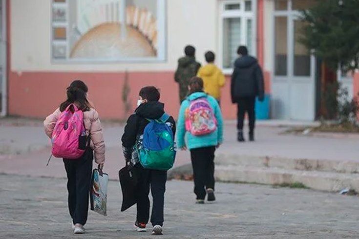 İstanbul'da Bugün Okullar 16:00'da Kapanacak