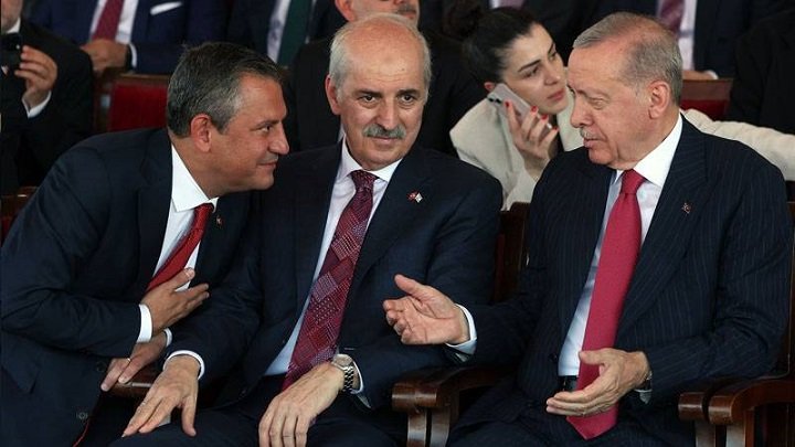 Kıbrıs Barış Harekatı'nın 50'nci yıl dönümü ve 20 Temmuz Barış ve Özgürlük Bayramı'na, Erdoğan ile Özgür Özel arasında gerçekleşen sohbet damga vurdu