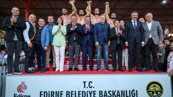 Özgür Özel, Edirne'de 663’üncü Kırkpınar Yağlı Güreşlerini izledi ödül törenine katıldı