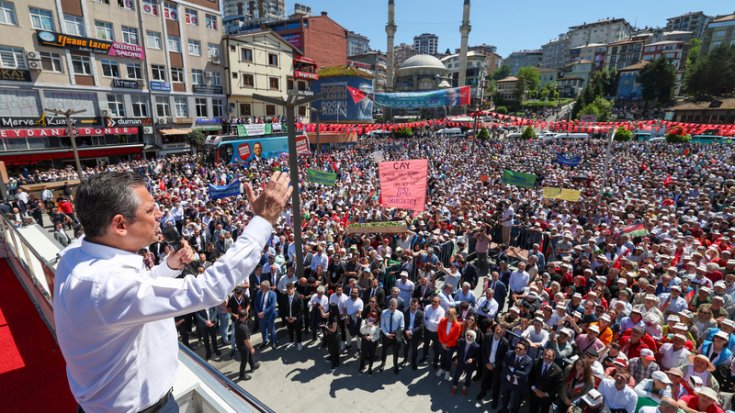 Özgür Özel, Rize'de çay mitinginde konuştu: 'Afrika’dan, Venezuela’dan Toprak Kiralayıp Tarım Yapıyorlar'