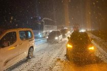 Kar yağışı nedeniyle Otoyolun Cankurtaran ile Gerede arasında İstanbul ve Ankara yönünde ulaşım durdu