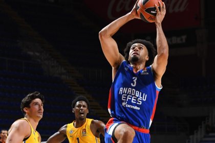 Anadolu Efes, Maccabi Playtika Tel Aviv'e 93-91 yenildi