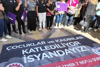 Bornovalı kadınlardan Gar Katliamı’nın yıl dönümünde eylem: 'Yaşamak istiyoruz, şiddeti kabul etmiyoruz'