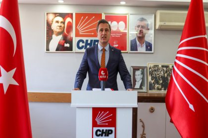 CHP Sözcüsü Av. Deniz Yücel MYK açıklamasında; 'AKP ve yandaşları 10 bin lirayla değil bir ay bir gün geçinebilirler mi?'