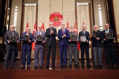 Erdoğan; Emeklilerimizi desteklemeyi, onlarla birlikte yol yürümeyi sürdüreceğiz!