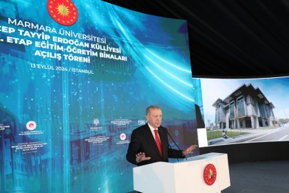 Erdoğan, Marmara Üniversitesi’ndeki öğrencilik yıllarının ülkenin sancılı, belki de en kaotik yıllarına denk geldiğini söyledi