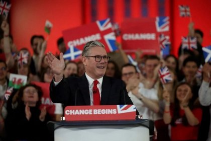 İngiltere'de Keir Starmer liderliğindeki İşçi Partisi genel seçimi açık ara kazandı